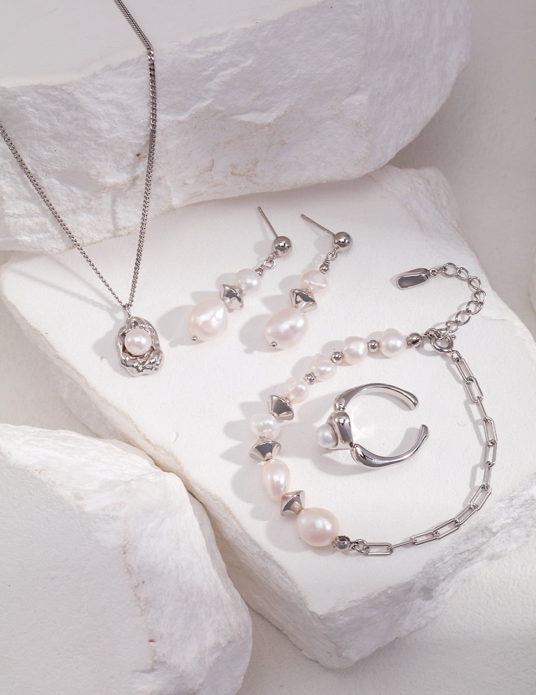 Organic Shape Natural Pearl Pendant Necklace