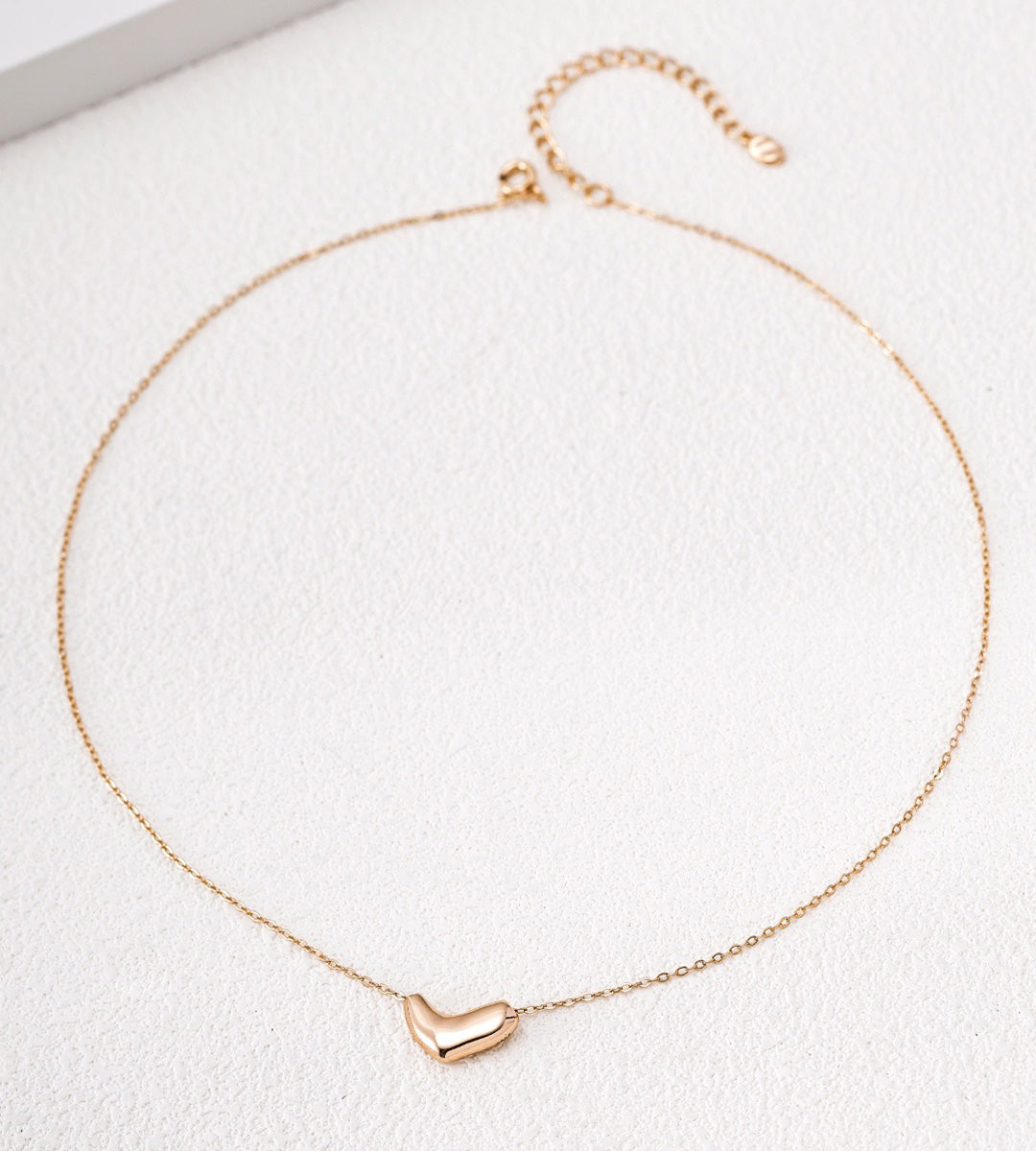 18K Gold-Plated on S925 Silver Dainty Curved Bean Heart Necklace | BUCKLE Collective