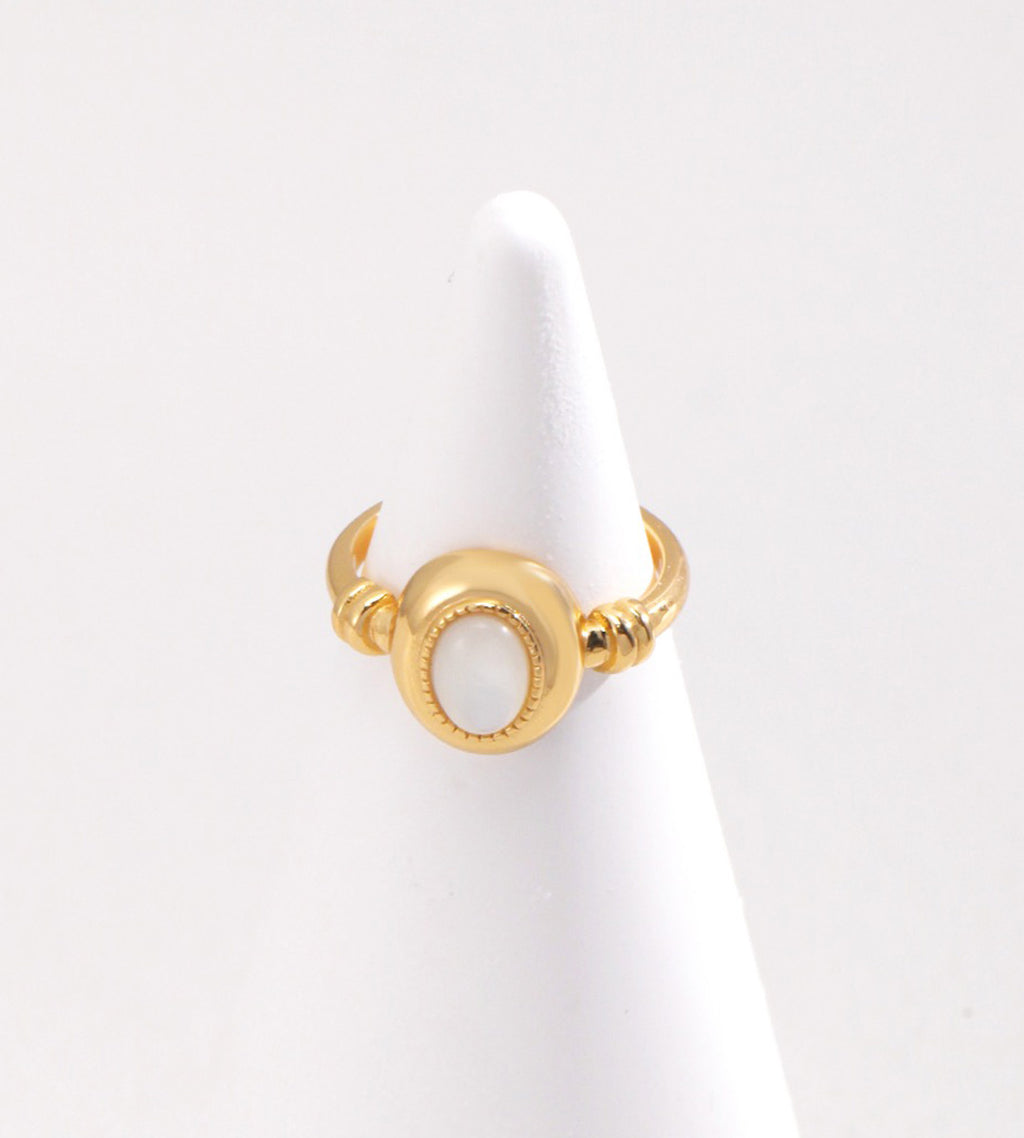 Elegant 18K Gold-Plated Mother of Pearl Ring S925 Silver