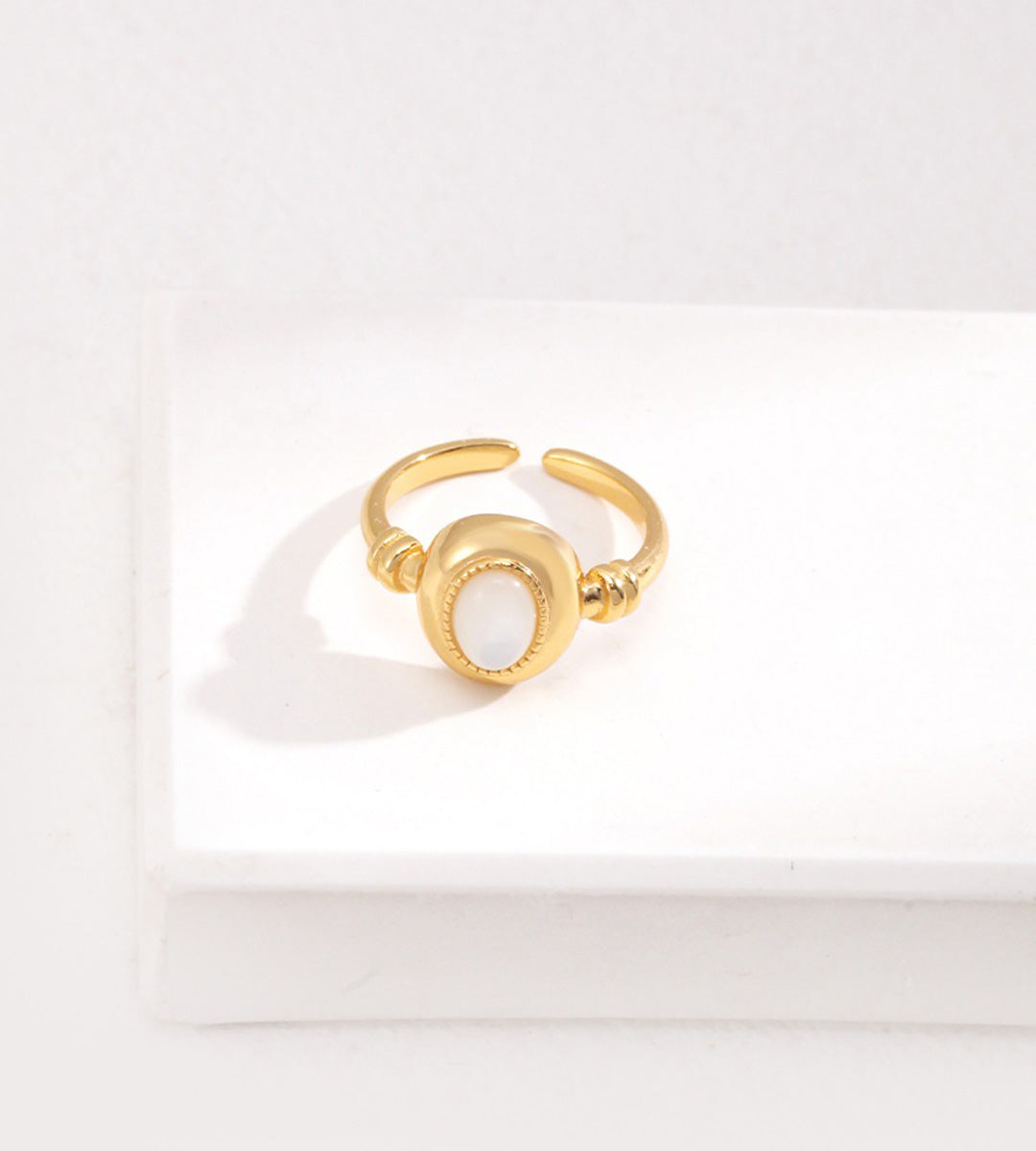 Elegant 18K Gold-Plated Mother of Pearl Ring S925 Silver