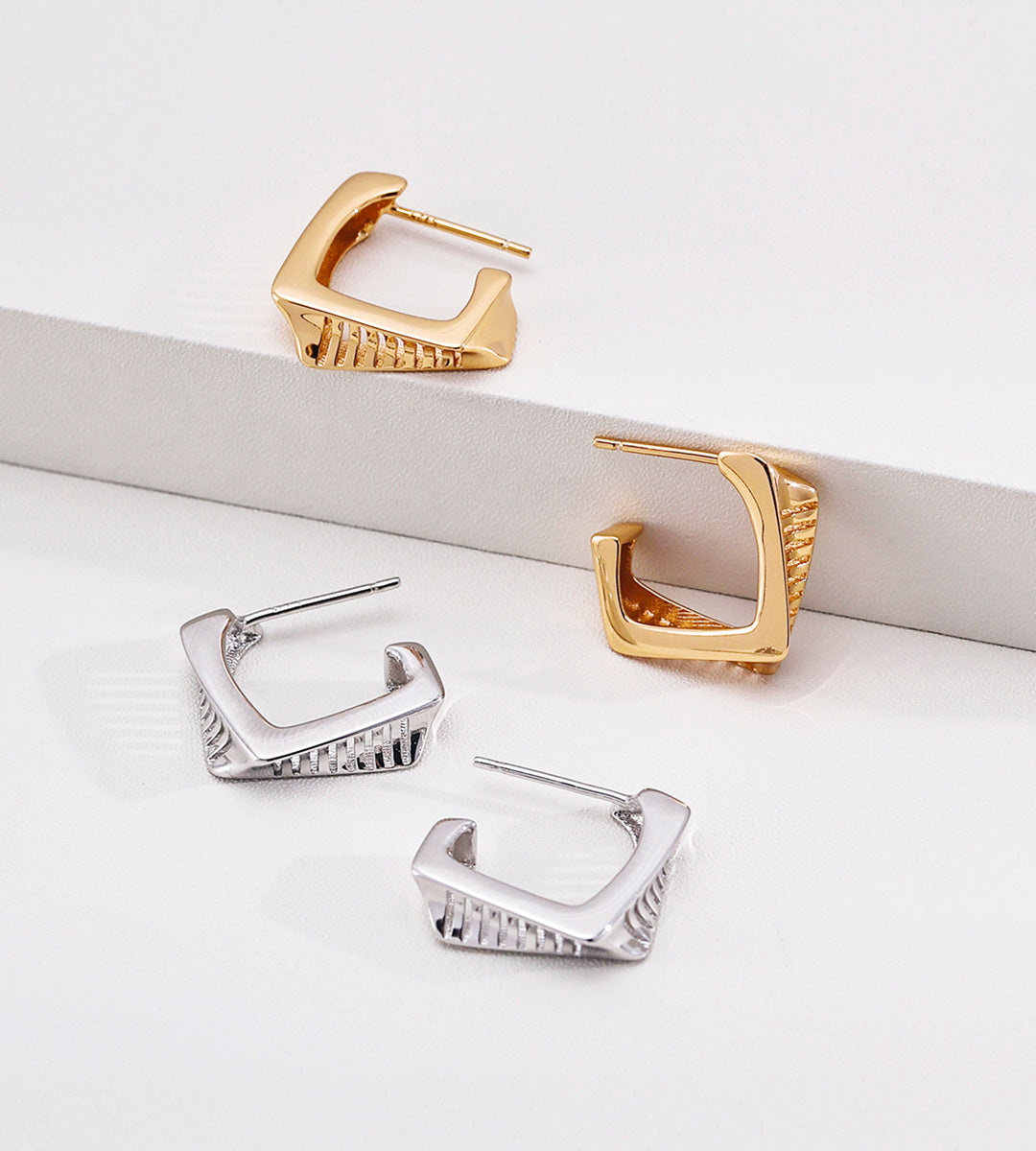 Square geometric hoop earrings in vintage gold and white gold silver — both colourways comparison, open square hoop with stripe texture, 18K gold plated S925 sterling silver, BUCKLE Collective