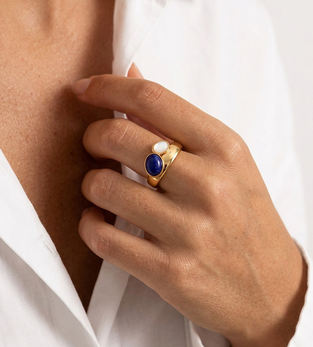 Close-up on 18K Gold-Plated on S925 Silver Open Ring with Lapis Lazuli and Mother-of-Pearl | BUCKLE Collective