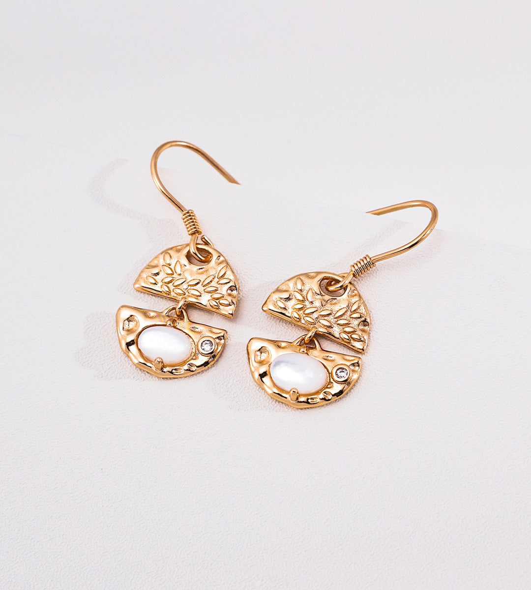 Layered Seashell Mother-of-Pearl Dangle Earrings, 18K Gold-Plated S925 Silver | BUCKLE Collective