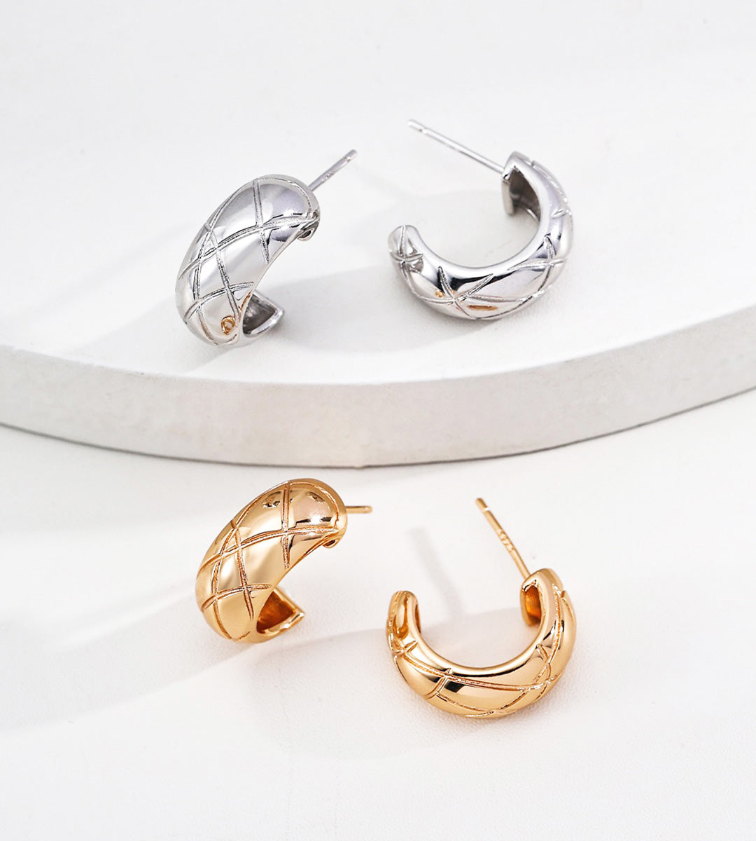 Two pairs of 18K gold-plated S925 silver hoop earrings with a textured, quilted diamond pattern