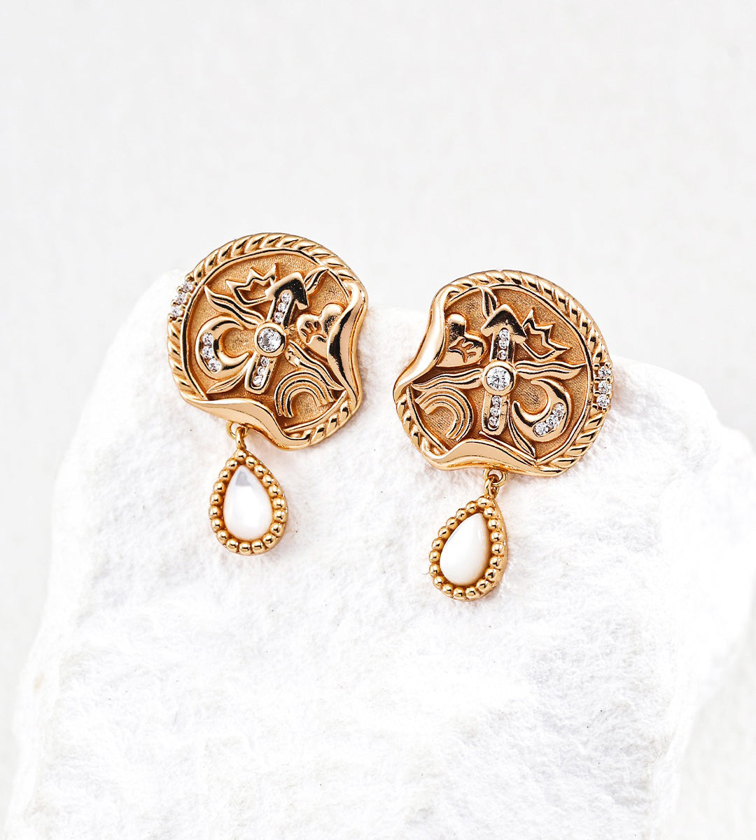A pair of 18K gold-plated S925 Silver earrings with Vintage Gold Clock Motif Drop Earrings