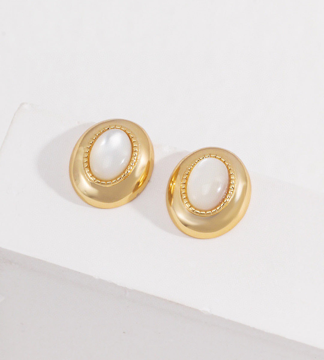 Vintage Mother-of-Pearl Oval Stud Earrings 18K Gold-Plated S925 Silver, Gold Color