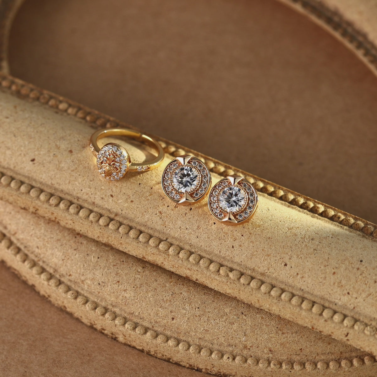 Video of a 18K Gold Plated S925 Silver Fleur-de-lis Cubic Zirconia Open Ring and Earrings Set