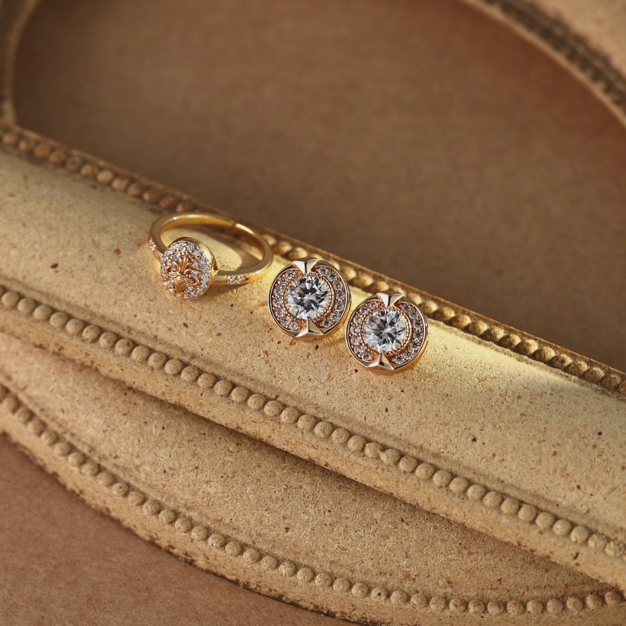 Video of a 18K Gold Plated S925 Silver Fleur-de-lis Cubic Zirconia Open Ring and Earrings Set