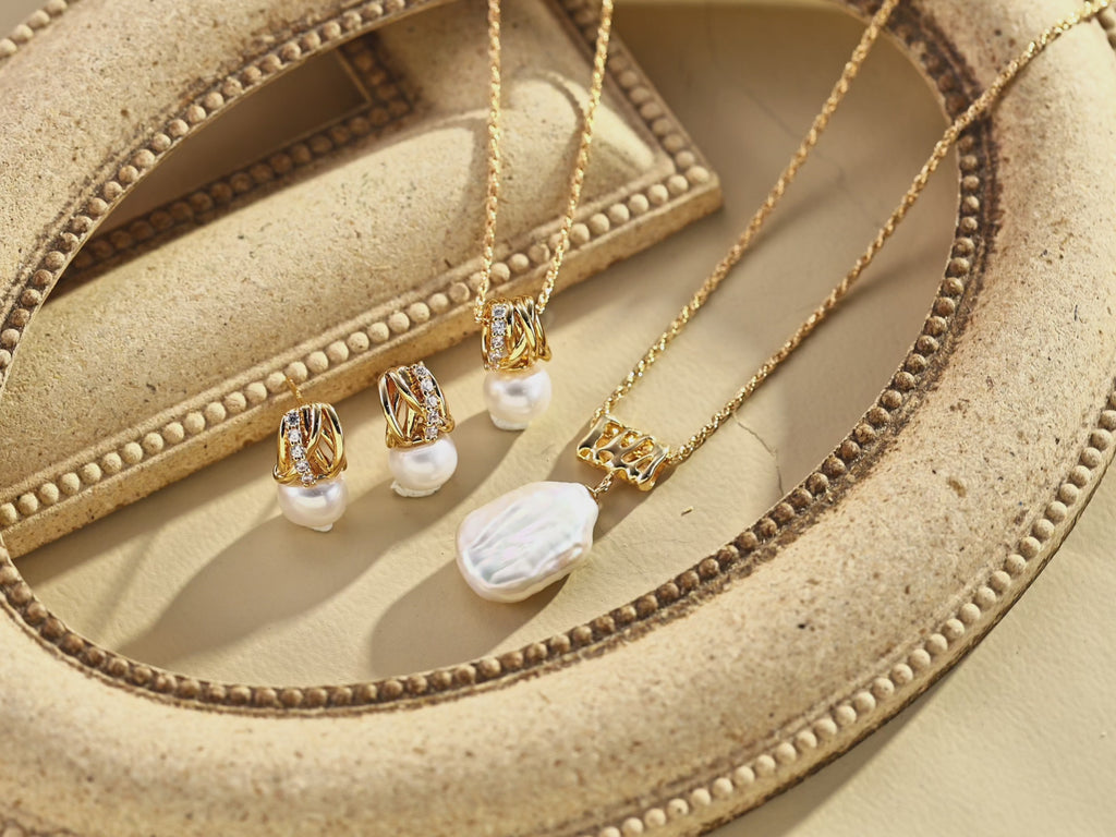Video demonstration of Baroque Pearl Pendant Rope Chain Necklace and Earrings 
