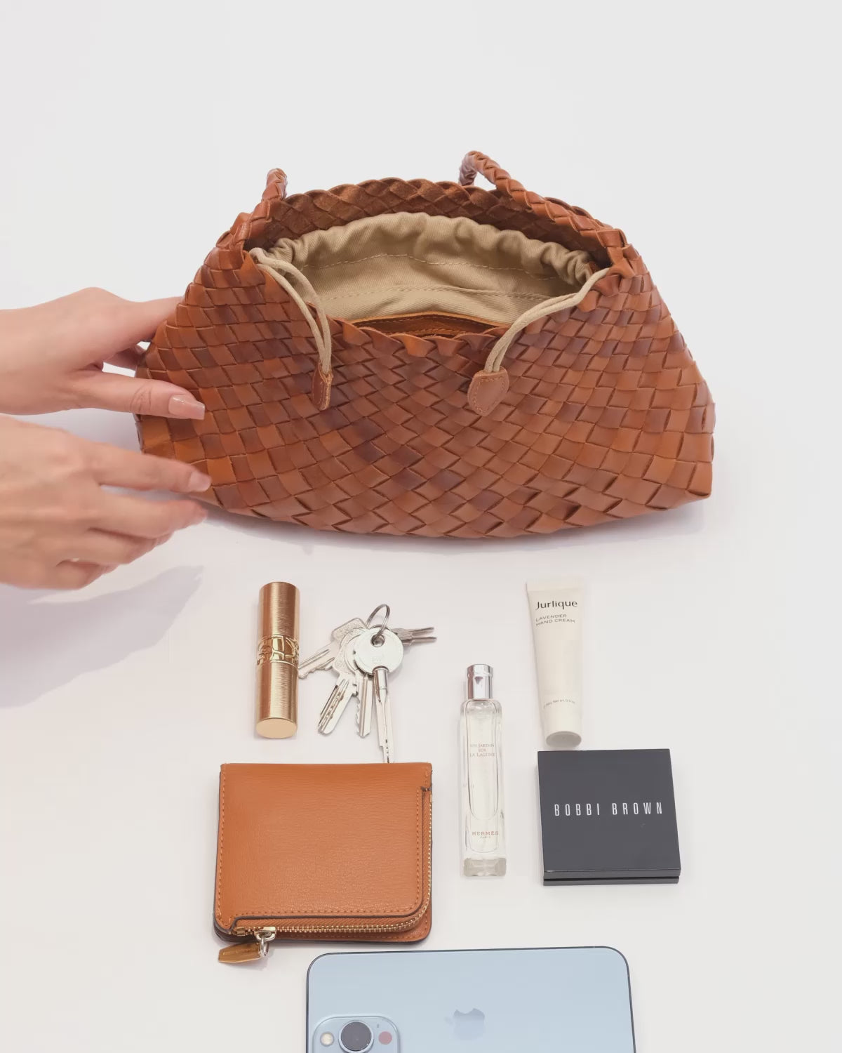 Video Demonstration of a trendy Woven Shoulder Bag made of Handwoven Buffalo Leather, Yellow Brown Color